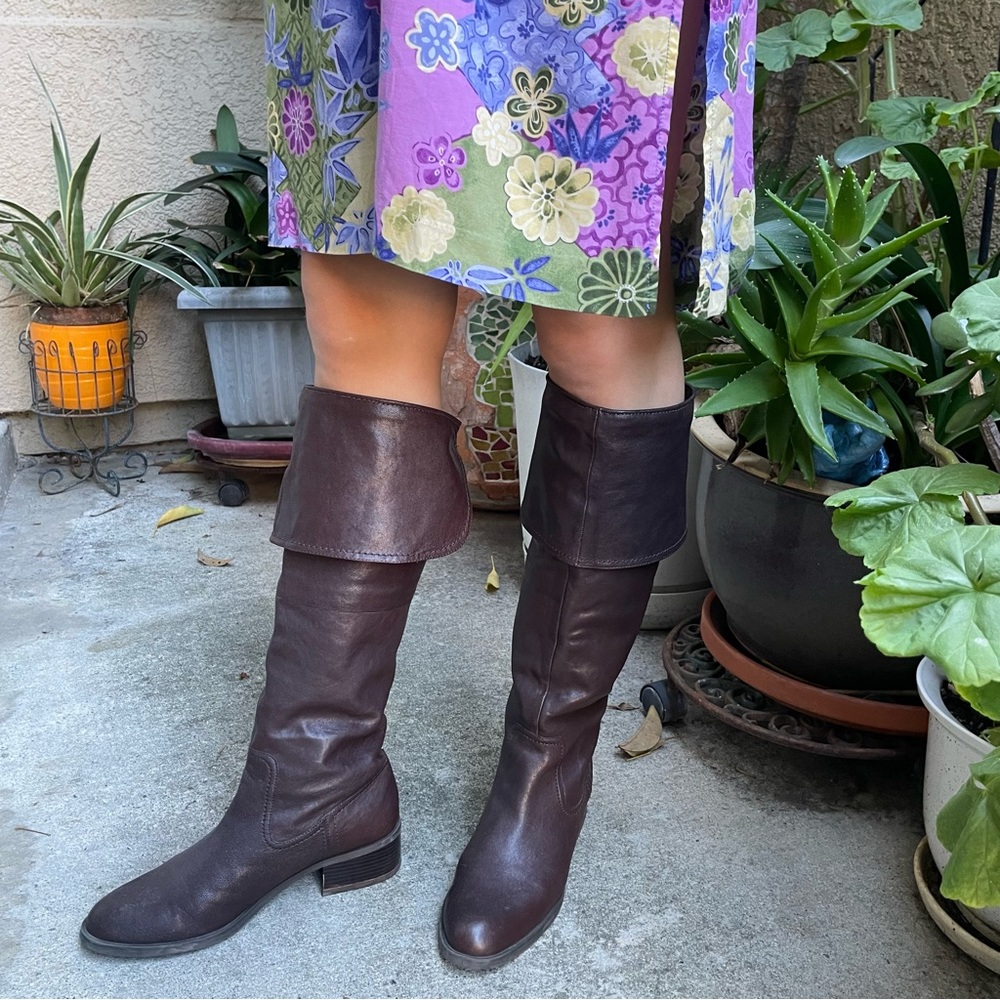 Vintage dark brown Jessica Simpson distressed leather pull on riding boots